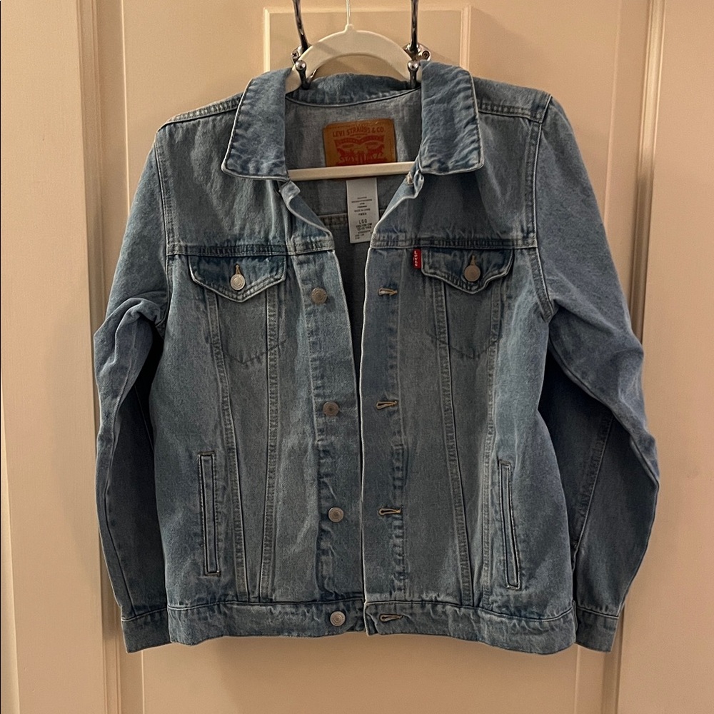 Boys Levi's Light Blue Denim Jacket
Size Large (12 - 13)